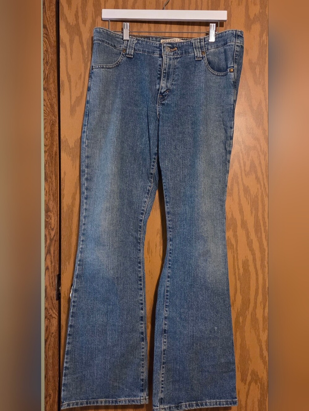 Levi’s Nouveau 525 Low Boot Cut Stretch Jean size medium